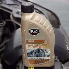 Płyn do wspomagania K2 PSF Power Steering Fluid + Stop Leak, idealny do starszych aut, zapobiega wyciekom.
