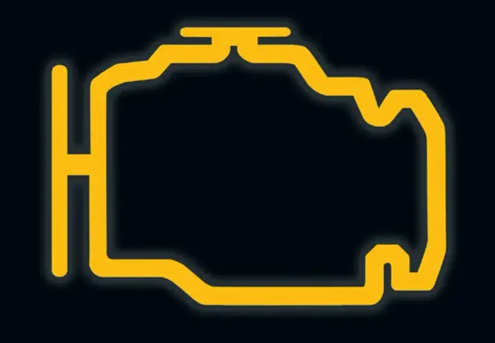 Żółty symbol silnika na czarnym tle. Zapalona kontrolka "check engine" może oznaczać słabe paliwo lub inne problemy.