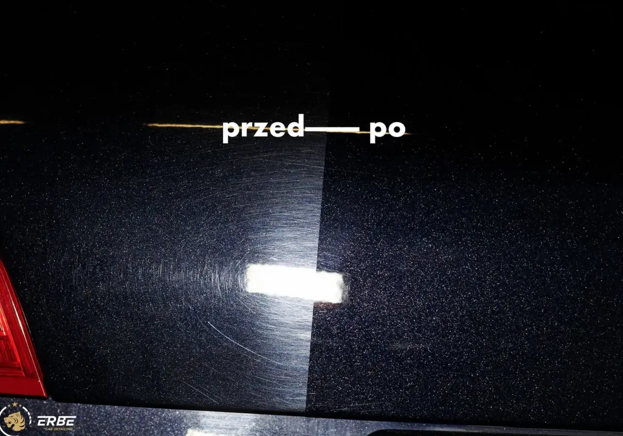 Przed i po renowacji lakieru samochodowego. Widoczne zarysowania po lewej stronie, idealna głębia koloru po prawej.