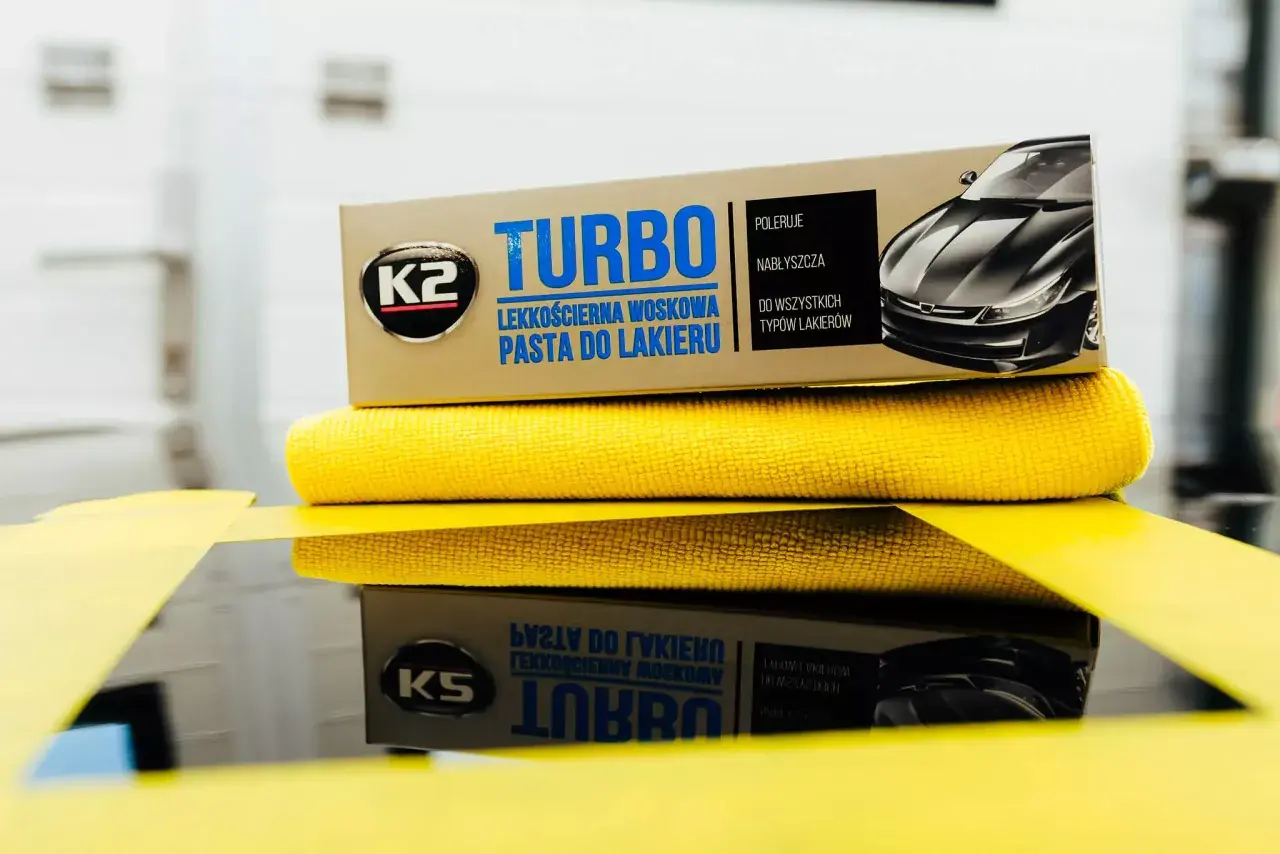 K2 Turbo – lekkościerna pasta do lakieru, idealna do ręcznego polerowania samochodu. Zapewnia blask i ochronę.