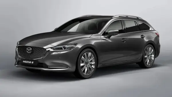 Szary kombi Mazda 6 z eleganckimi felgami. Sprawdź rozmiar opon dla swojego modelu Mazda 6.
